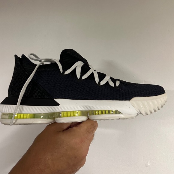 Nike LeBron 16 Black and Green Athletic Shoes. New - Picture 2 of 7